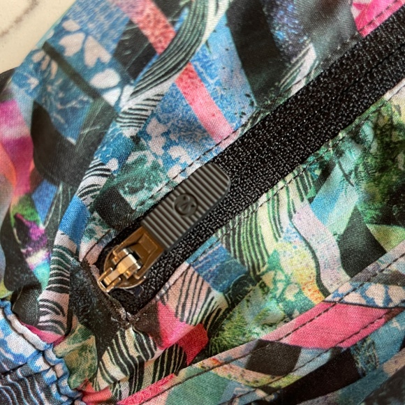 Rare Lululemon Seawheeze registration shorts size 8 - Picture 3 of 3